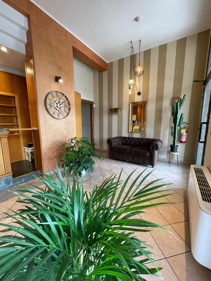 Hotel Arda Fiorenzuola Фьоренцуола-д'Арда Экстерьер фото